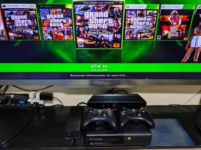 Xbox 360 super slim com 2 controles Kinect e HD interno de 2 TB 