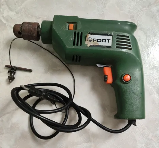 Furadeira de Impacto Reversivel Eletrica Fort 420W Hobby 127v com Defeito