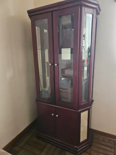 Vitrine de madeira