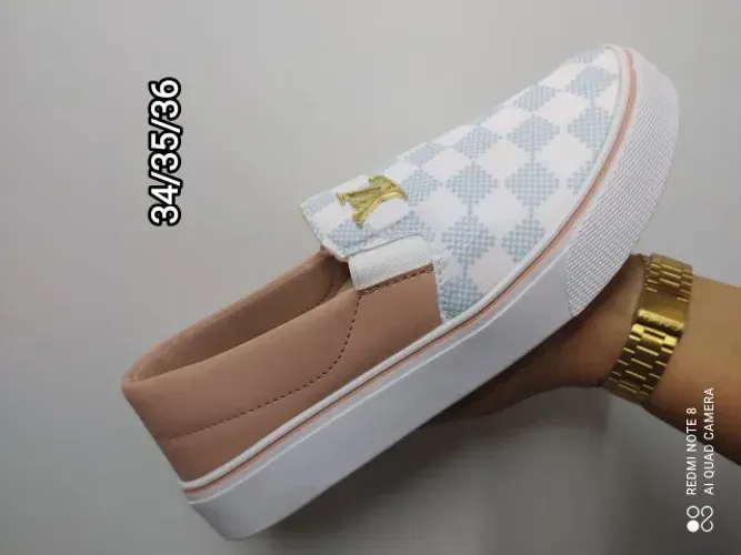 Sapatilha Louis Vuitton Tênis Slip On - Feminino - Dourado e outras cores