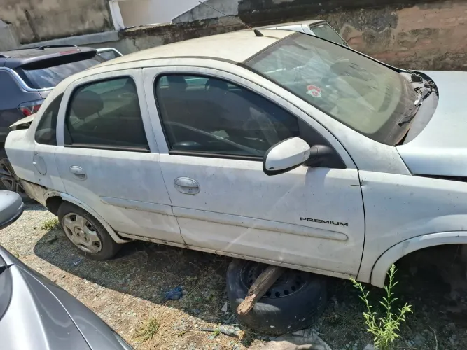 Sucata corsa sedan 2012