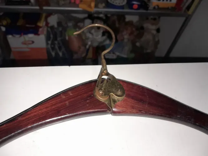 Cabide de madeira antigo