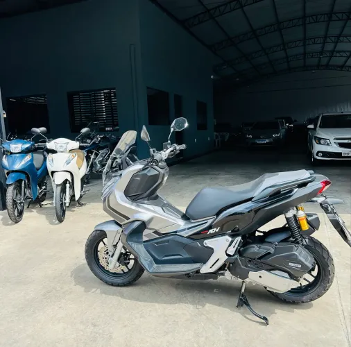 Honda ADV 150 novinha
