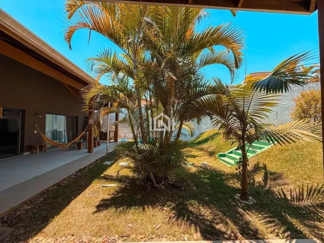 Casa à venda ou locação no condomínio Granja Vianna II