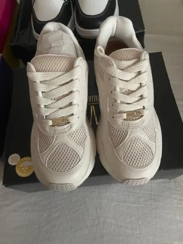 Tênis novo lindo! feminino Vendo barato!