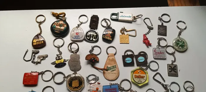 Incrível coleção de chaveiros da metade do século passado 