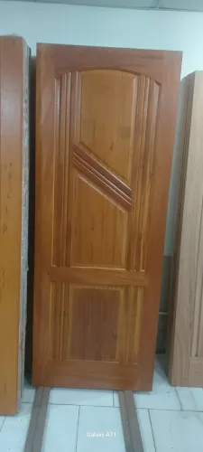 Porta de Madeira Maciça com Design clássico!
