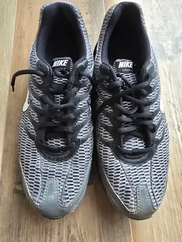 Tênis Nike Torch 4 - Cinza e Preto (oportunidade)