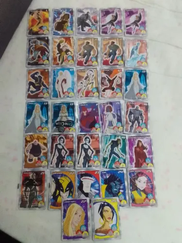 Muitos Cards da Elma Chips. 