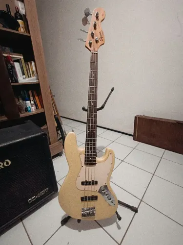 Baixo Squier Jazz Bass