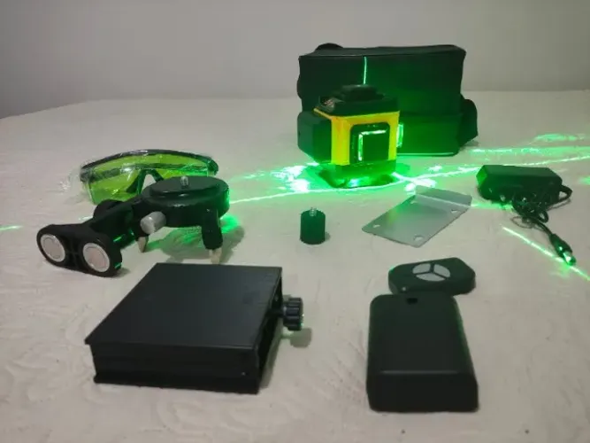 Nível Laser 12 Linhas Verde 40m Recarregável C/ Controle Pro e 2 Baterias