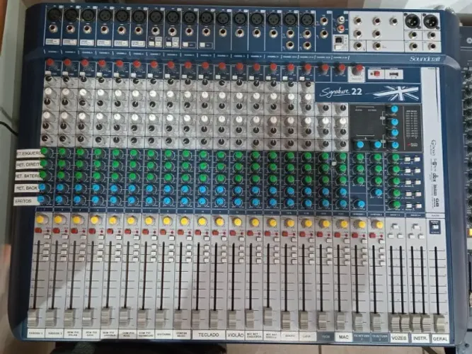 Mesa de Som Sondcraft Signature 22
