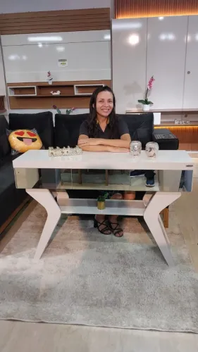 Mesa de Apoio Moderna com Espelho