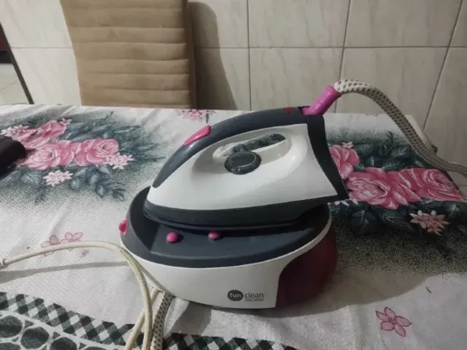 Vendo ferro de passar roupa a vapor fun clean easy station de 127 v.