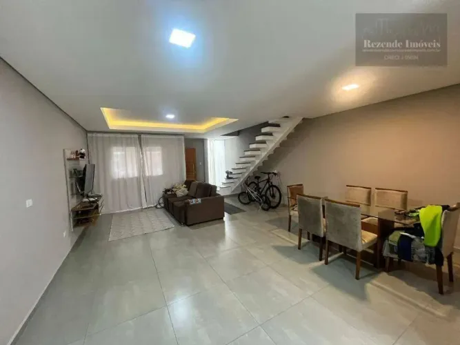 Sobrado com 3 dormitórios à venda, 130 m² por R$ 920.000 - Fazendinha - Curitiba/PR