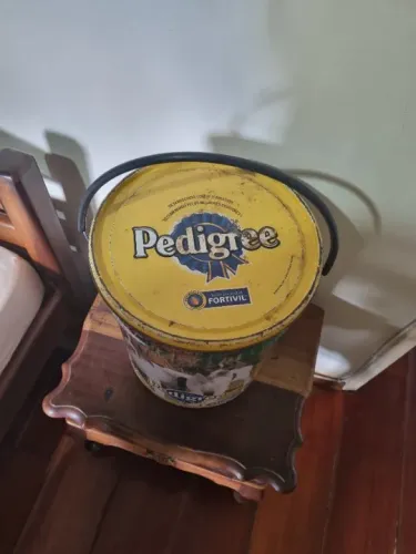 lata grande pedigree antiga