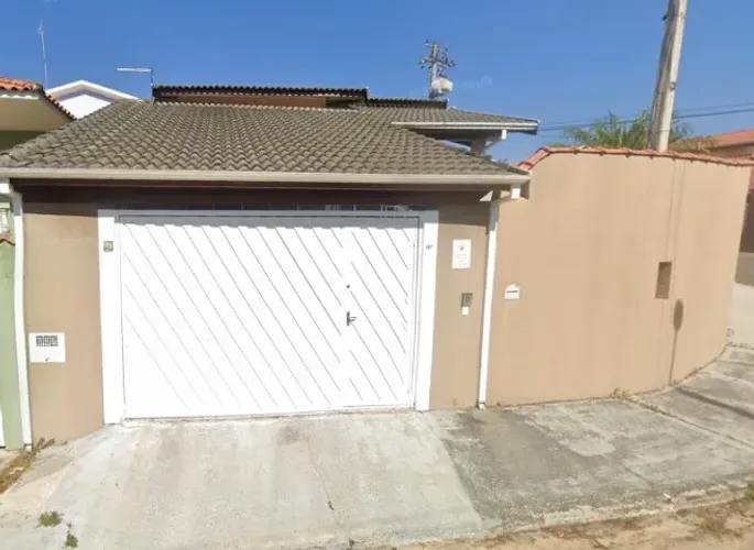 Casa com Piscina no terras de São João em Jacareí-SP