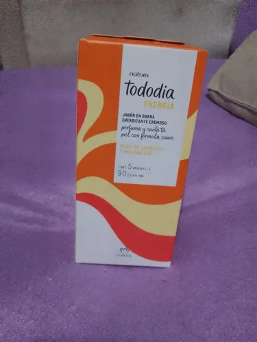 Caixa com 5 sabonetes Natura tododia 