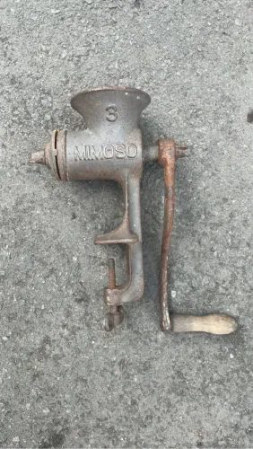 Moedor de carne Mimoso antigo