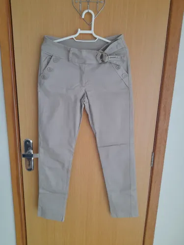 Calça feminina bege