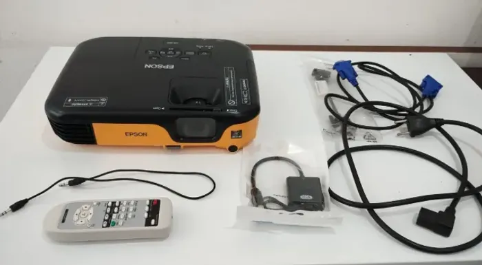 DATA SHOW EPSON PROFISSIONAL SEMI NOVO 