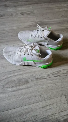 Nike metcon branco e verde novo