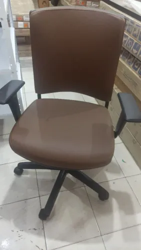 Cadeira nova giratória preta 