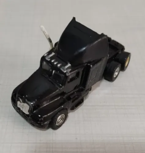 Miniatura Caminhão Kenworth T2000 Maisto 1:64 Preto