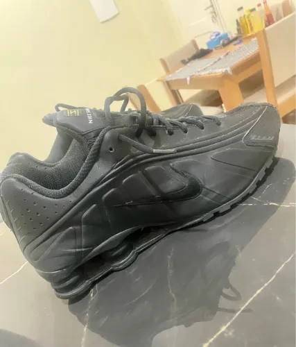 Nike Shox R4