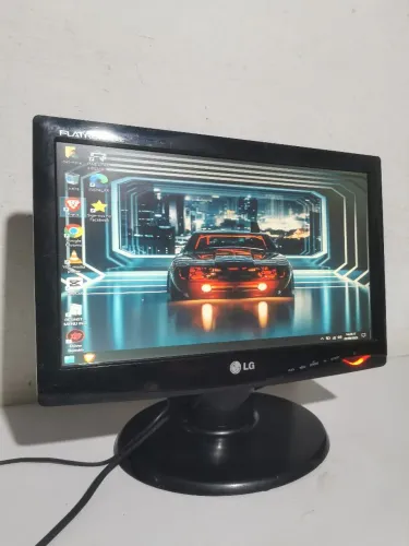 Monitor LG 16" LED VGA com cabos funcionando perfeitamente 