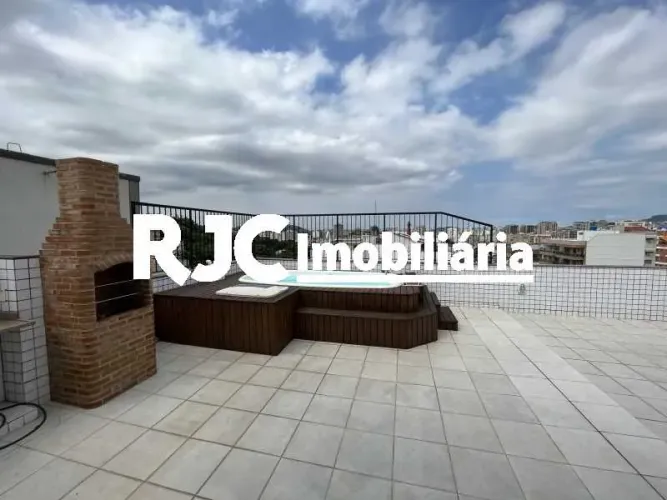 Cobertura duplex para venda possui 302 metros quadrados com 3 quartos