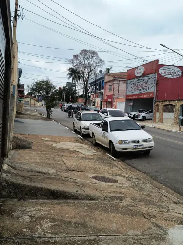 Troco casa perto do centro por Chacara, Rancho ou outra casa.