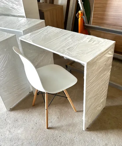 MESA BRANCA DE MDF NÃO ACOMPANHA CADEIRA 