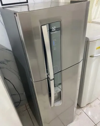 Geladeira Electrolux Inox com Dispenser de Água - Excelente Estado! ?