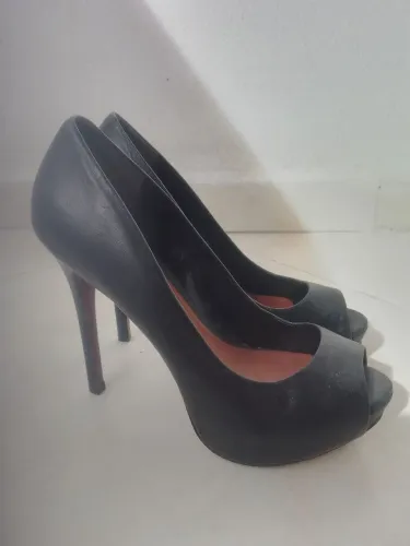 Scarpin Peep Toe Preto