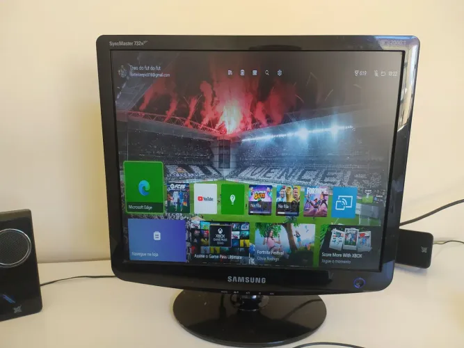 Monitor Samsung + teclado e caixa de som