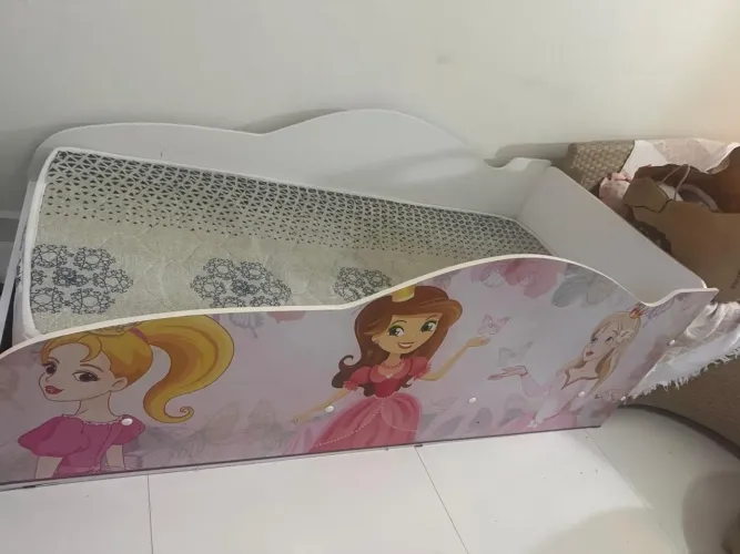 Cama infantil com colchão 