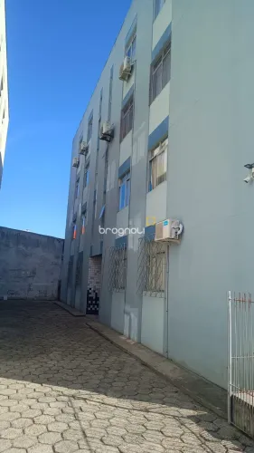 Apartamento à venda 2 dormitórios no bairro Praia Comprida em São José SC.
