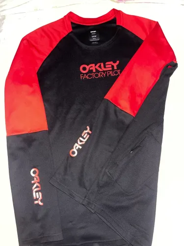 Camiseta Oakley Factory Pilot Original Preta/Vermelha - XL JPN