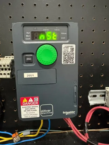 Inversor De Frequência 0,50cv 0,37kw Atv320u04m2c