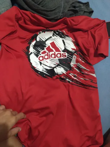 CAMISETA VERMELHA ADIDAS NOVA