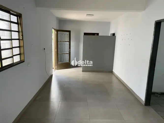 Casa residencial com 6 quartos sendo 1 suíte disponível para venda no bairro Santa Mônica