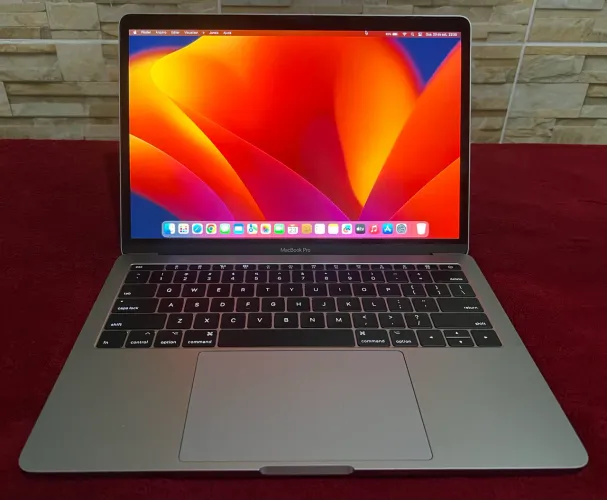 Mackbook Pró 2017 / Core i5 / 13.3 Pol. Retina IPS / 8Gb / SSD 128Gb / Bateria 8 Ciclos !