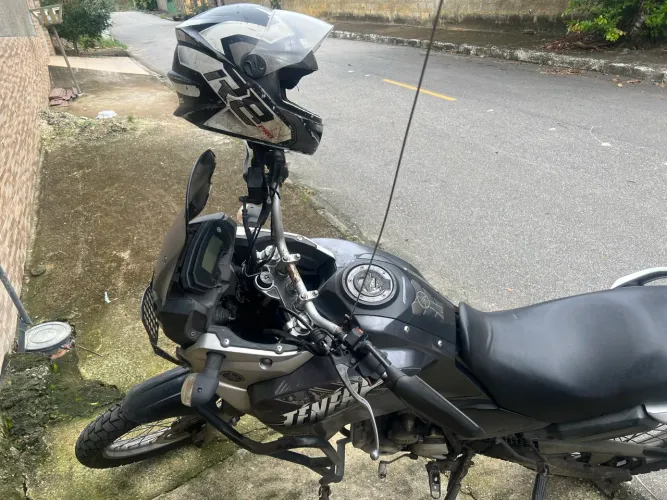 Vendo outro troco por moto de maior cilindrada  ano acima de 2022 pago volta. 