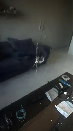 VENDO TV SMART 75 polegadas tela quebrada para retirar peças