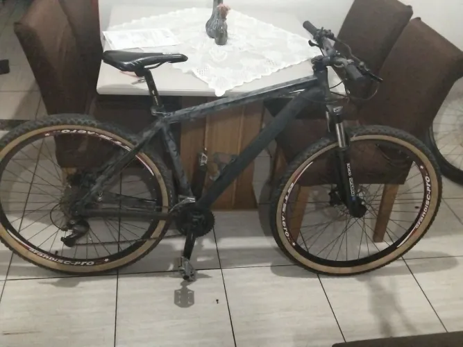 Vendo bike TSW 3x9 quadro 19 suspensão dianteira suntuor XCM30 trava quidon 
