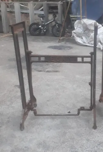 Pé de máquina de costura