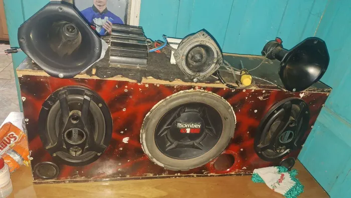 Som automotivo entrego também