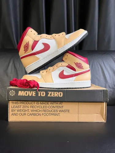 Tênis Nike Jordan 1 Mid Light Curry Cardinal Red TAM 45