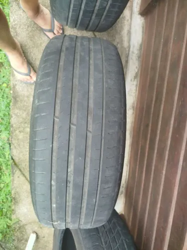Pneus 235/60/18 são três cada 200 reais